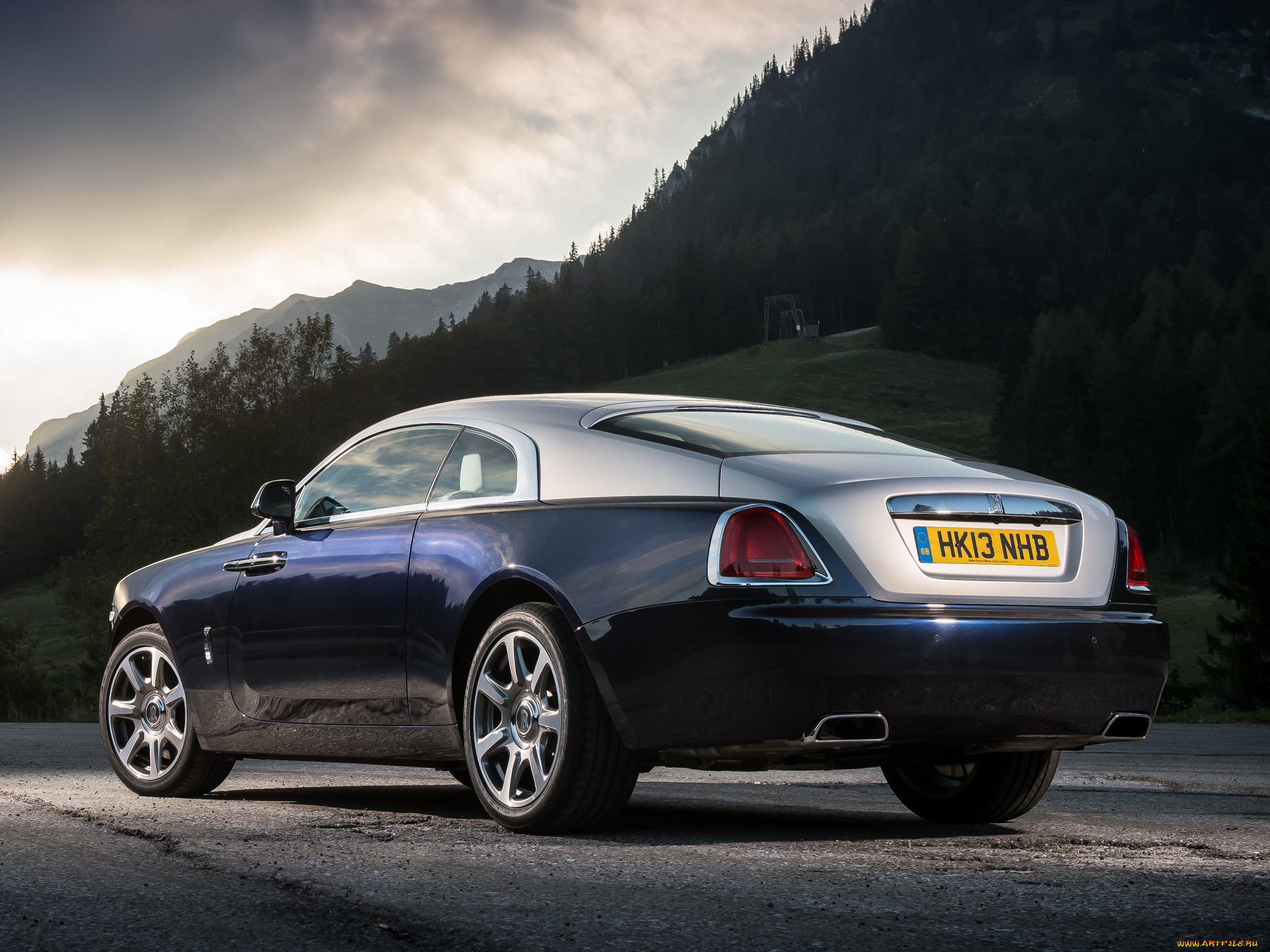 Роллс врайт. Rolls-Royce Wraith (2013). Rolls Royce Wraith Coupe. Rolls Royce Wraith купе. Rolls Royce 2013.